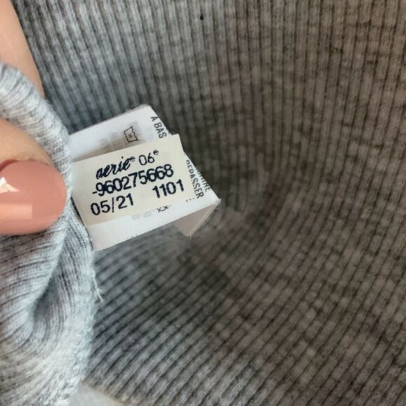 AERIE Women’s Button Up Rib Knit Cropped Henley Long Sleeved Gray Top Size Large - Picture 11 of 12